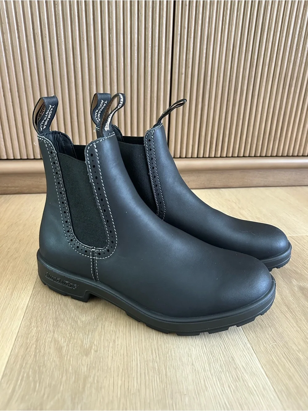 Blundstone 1448 women's high-top Chelsea boots size 7